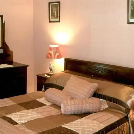 Couette-café Grove 3*